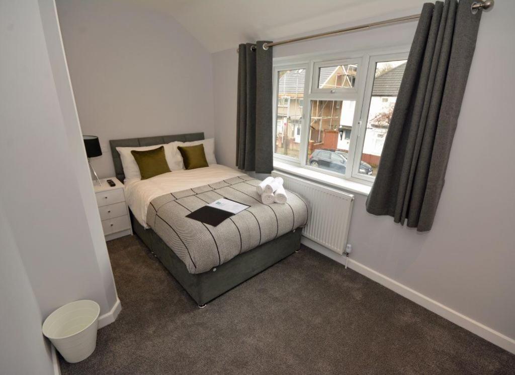 Walton Hotel *